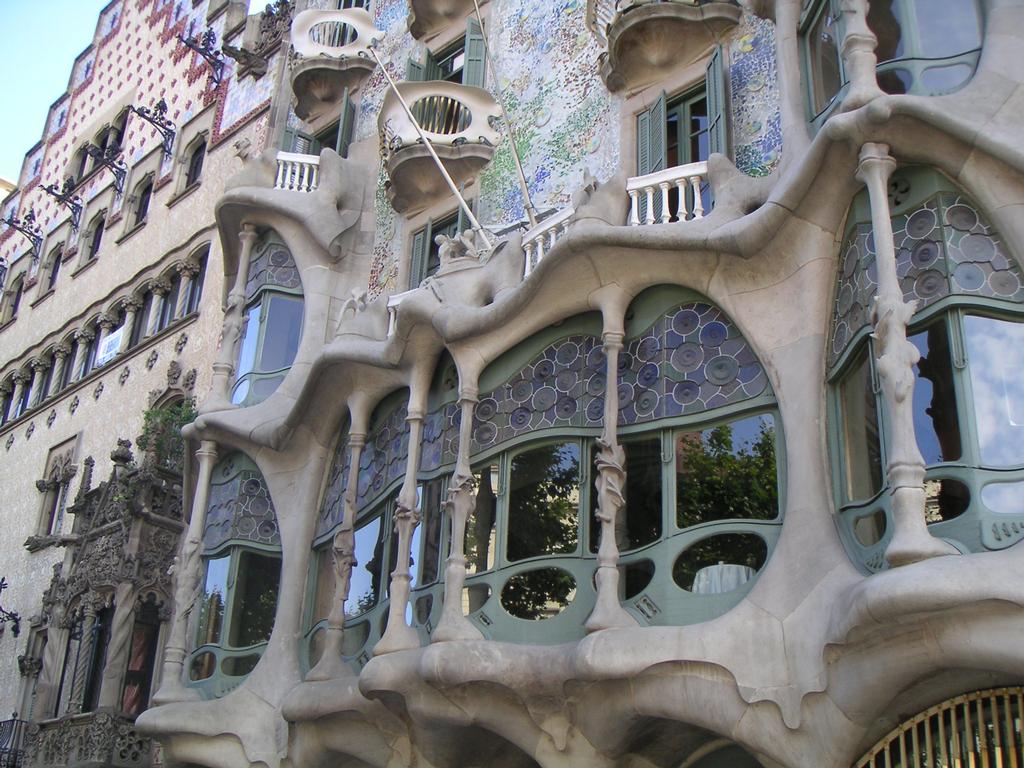 Barcelona_Gaudi_2.med.JPG