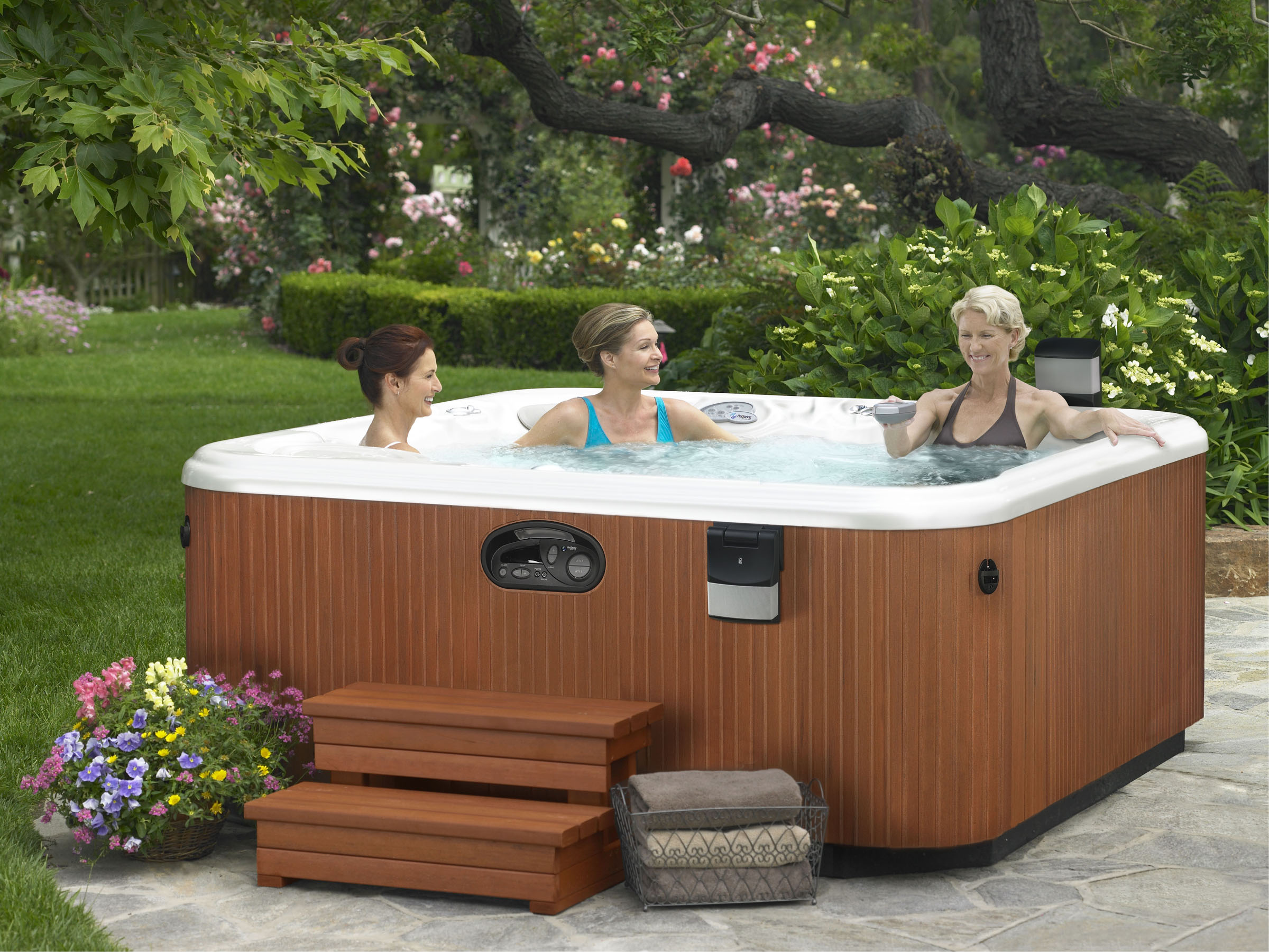 Hot tubs. Hotspring Spa гидромассажный бассейн. Американские уличные джакузи. Американская джакузи на улице. Мини бассейн.