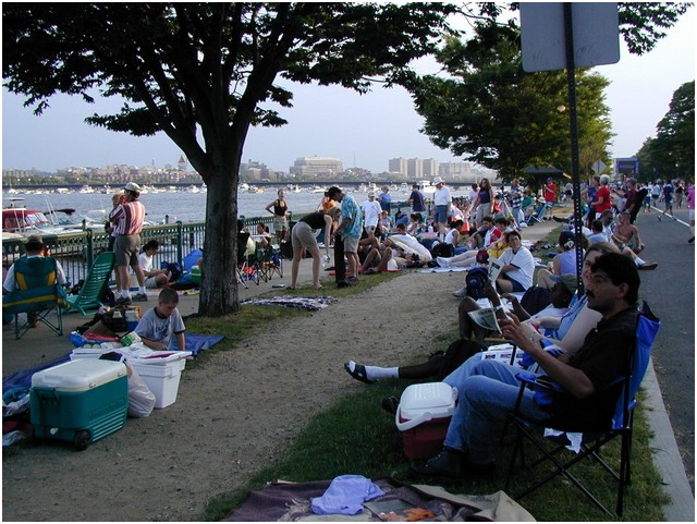 11-waiting_for_fireworks_2.jpg