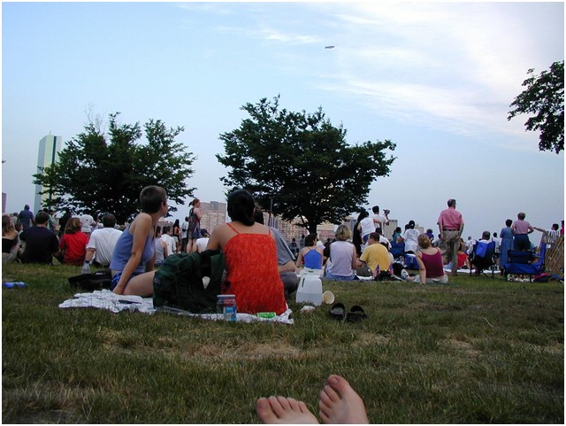 15-waiting_for_fireworks_5.jpg