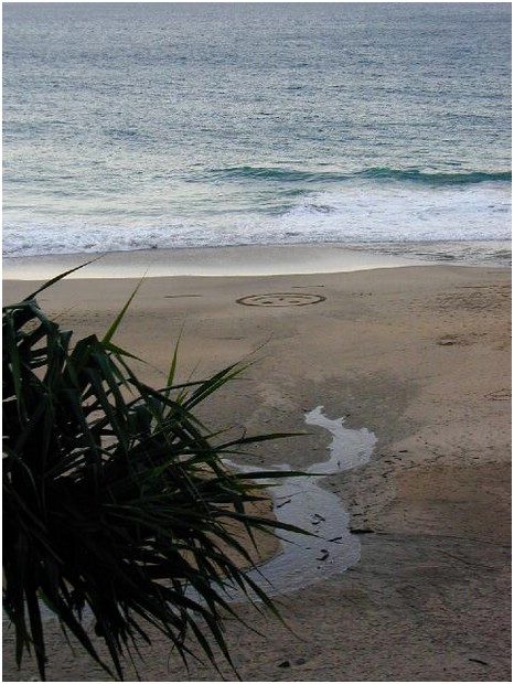 036_smiley_face_on_hanakapiai_beach.JPG