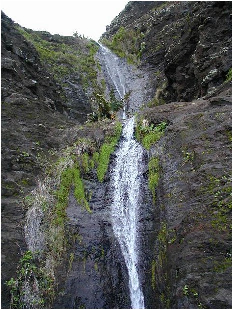 088_waterfall_at_kalalau_beach.JPG
