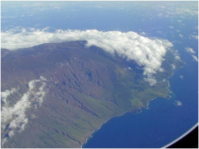 146_flying_over_lanai_1.JPG