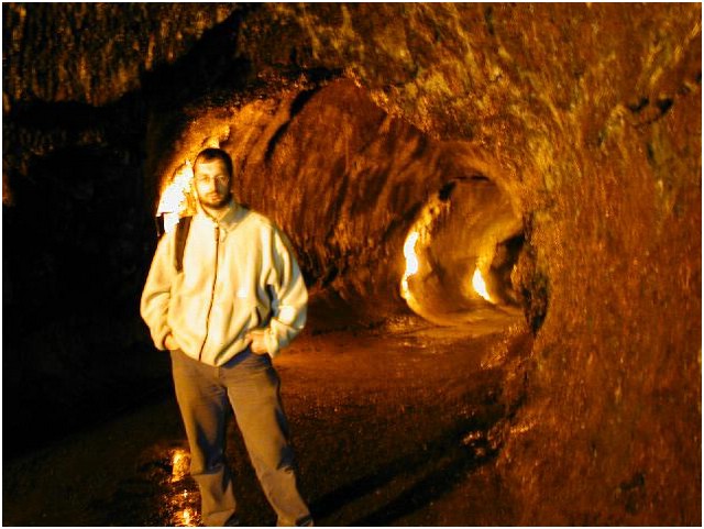 193_greg_inside_thurston_lava_tube_1.JPG